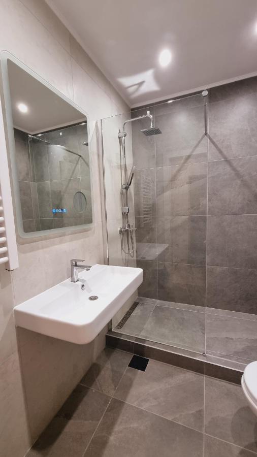Grove Apartment + Free Parking Novi Sad Exterior foto