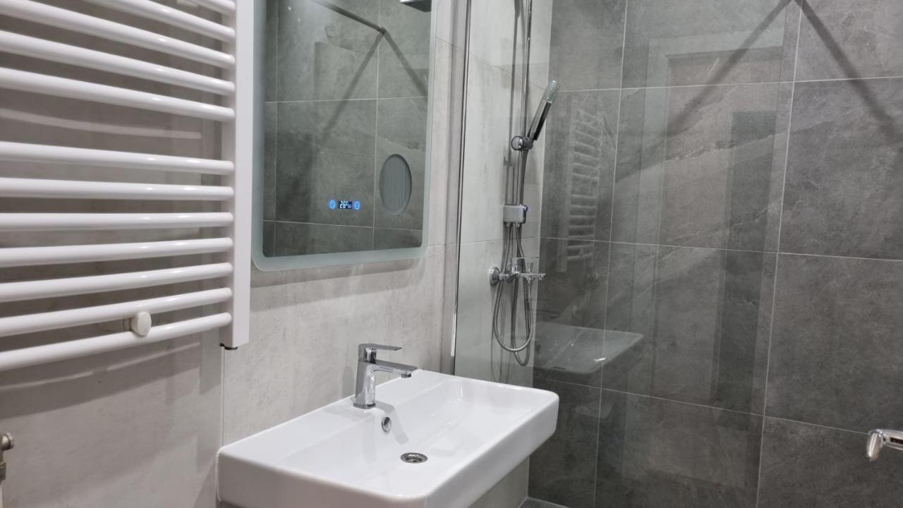Grove Apartment + Free Parking Novi Sad Exterior foto